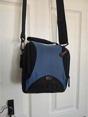 Small Lowepro camera sling bag like new